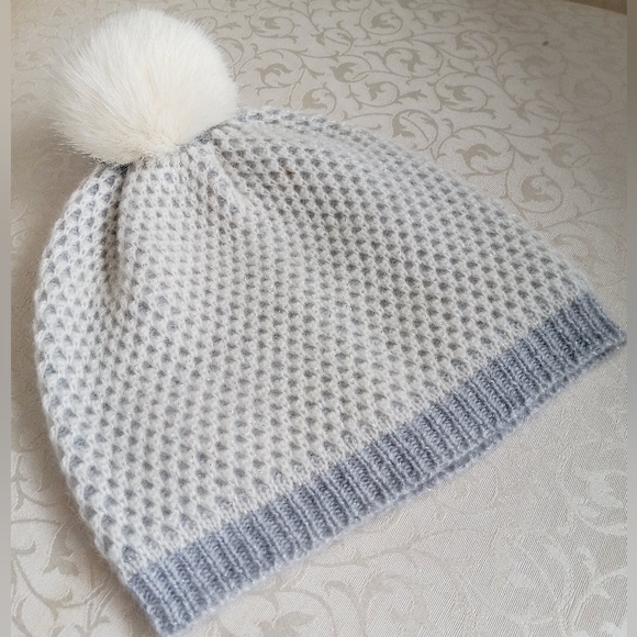Qi Cashmere Honeycomb Two Tone Cashmere Beanie Rabbit Fur Pom Pom OS - Picture 10 of 10